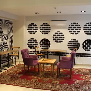 3* Hotel The Reina